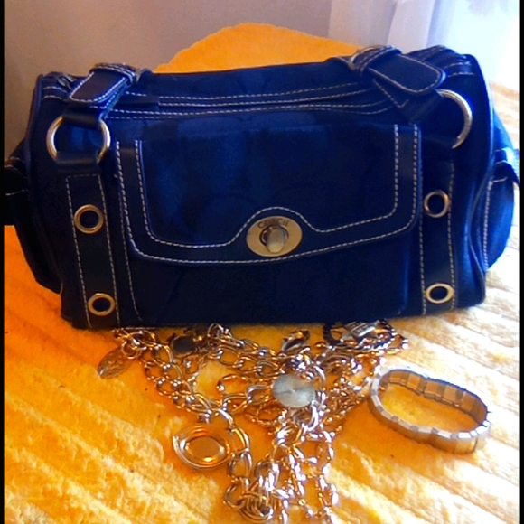 Handbags - Coach Handbag